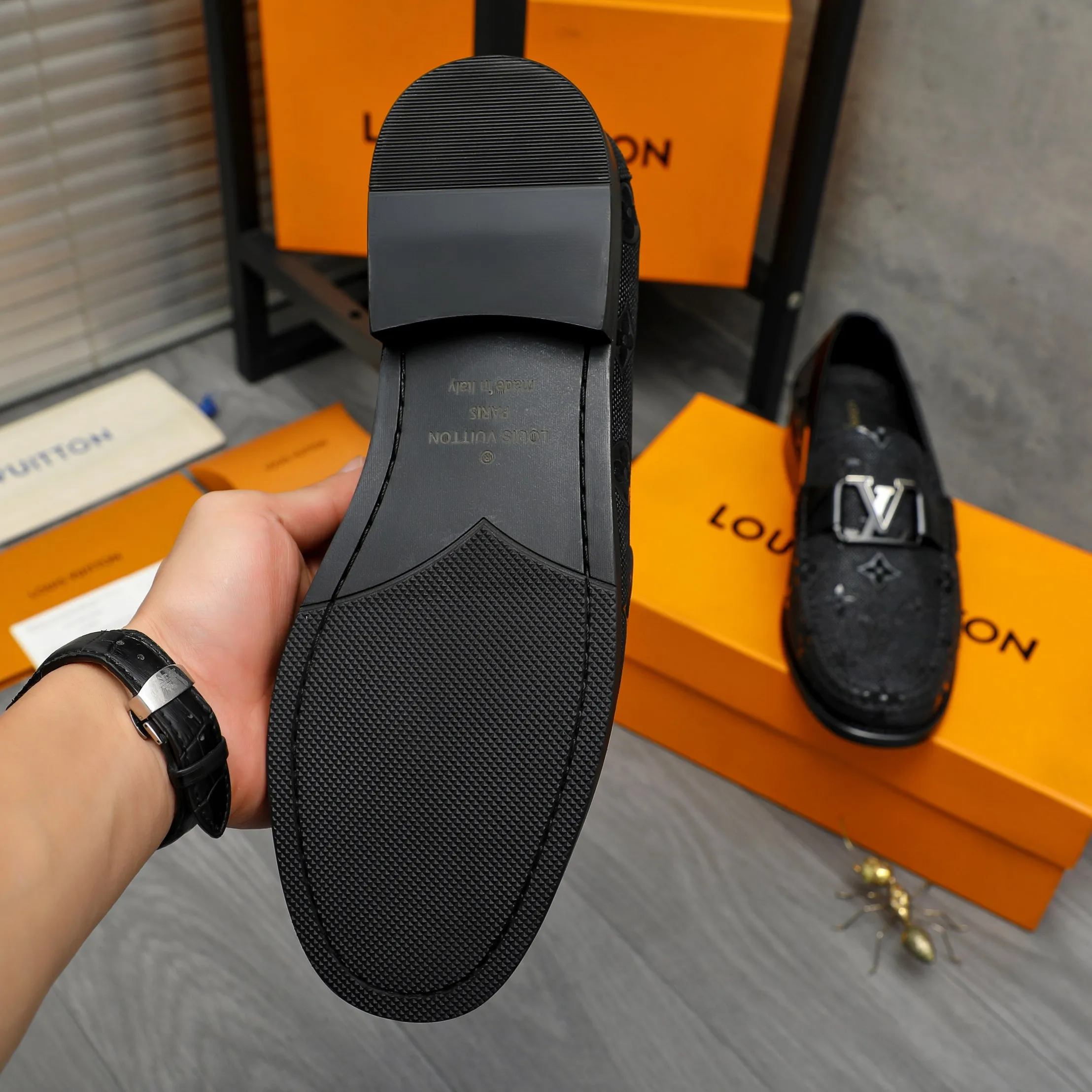 Men's shoes 💰p460 Product trademark: LV "Louis Vuitton" business slip-on leather shoes Regular size: 39-45 (45 is custom-made and non-returnable) Product materials: Selected embossed cowhide upper, cowhide lining, original rubber outsole